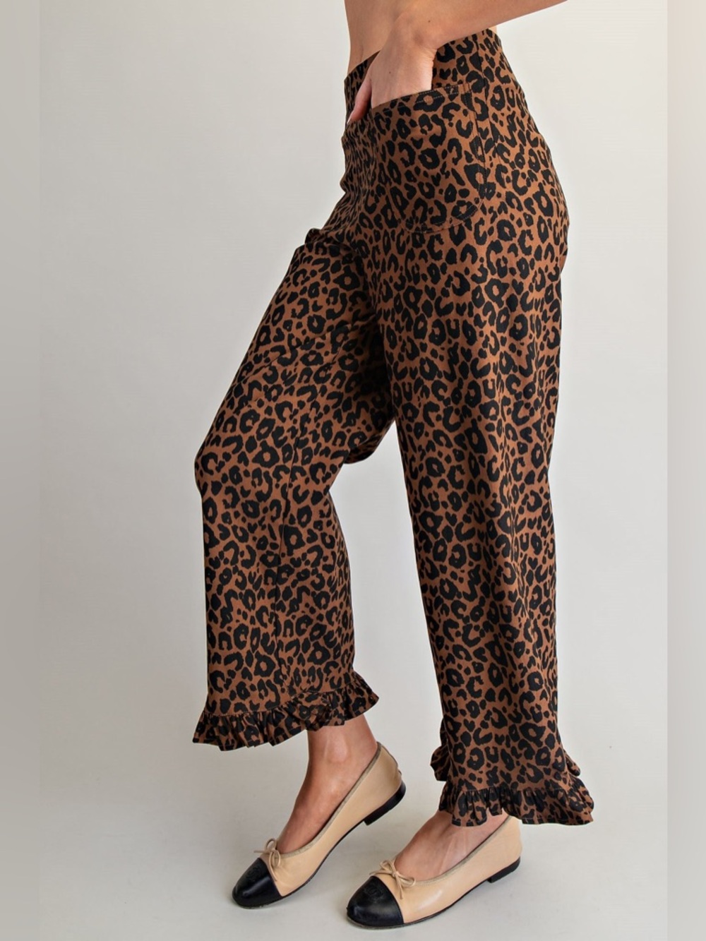 Leopard Ruffle Hem Straight Leg Cropped Pants - eesome - Picture 9 of 9